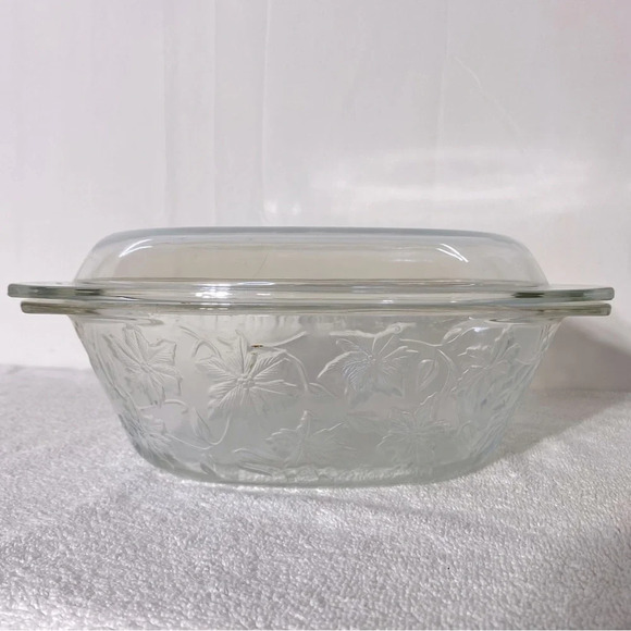Vintage Fantasia By Princess House Textured Grapevine 6 qt Glass  Casserole Dish - Picture 3 of 14